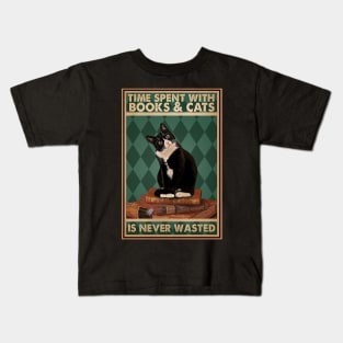 Time spent with books and cats is never wasted Cat Lover Kids T-Shirt